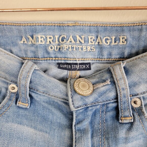 AE 2 Mid Rise Midi Light Wash Frayed Cutoff Stretch Jean Shorts American Eagle - Picture 3 of 13
